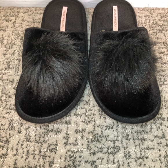 Victoria’s Secret Black Pom Pom Pretty Slippers Size Medium - Picture 2 of 8